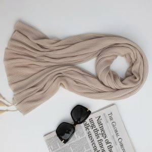 شال پلیسه برشکا کرم استخونی دورلمه منگوله دار عرض پهن